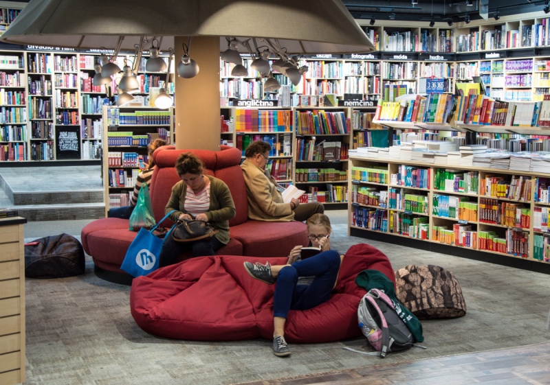 vente-ST JULIEN-min_books_bookstore_book_reader_readers_reading_shop_sale_books-849006
