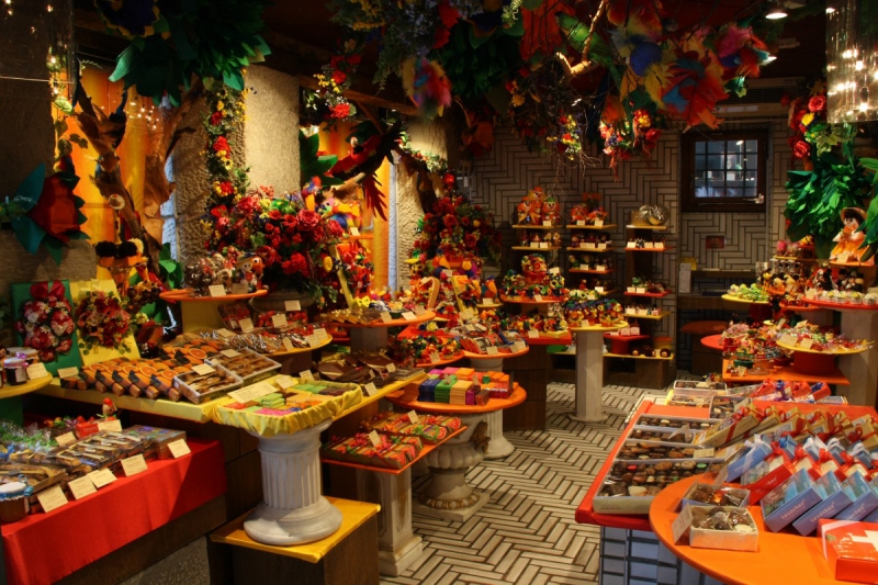 vente-ST JULIEN-min_candy_store_chocolate_shop_chocolate_switzerland-393515