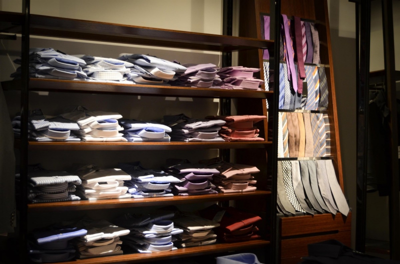 vente-ST JULIEN-min_shirts_exhibition_shop_shopping_shelf_buy_business_clothing-940715